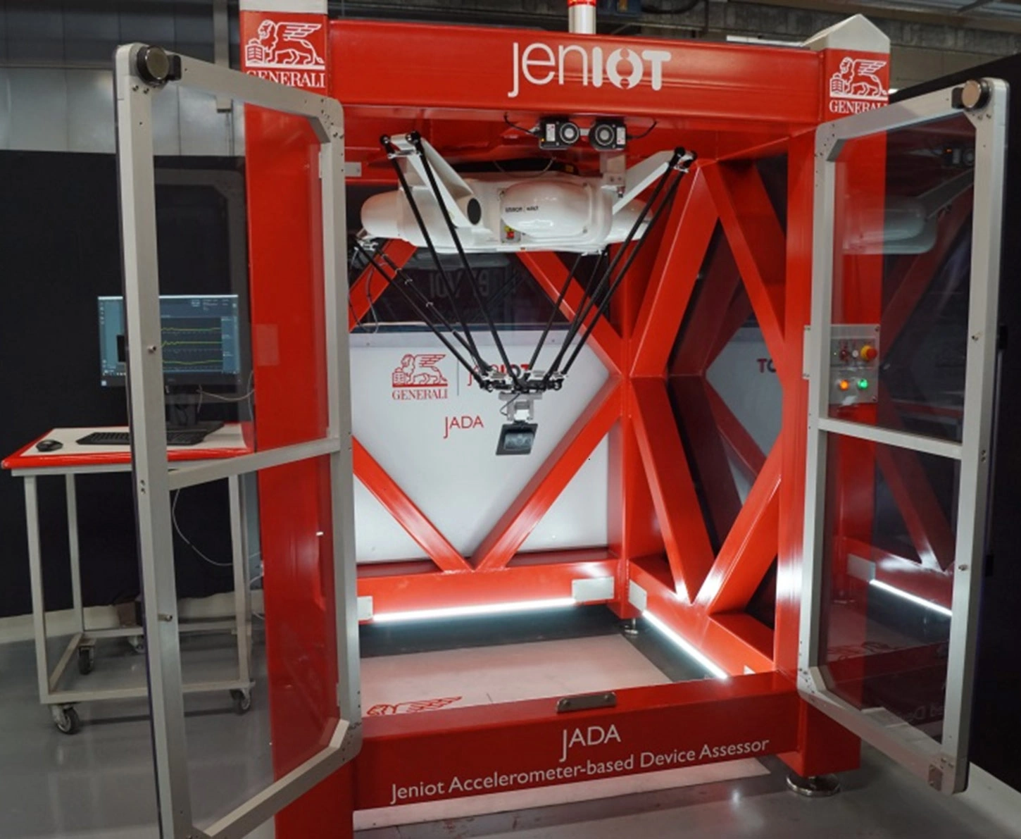 Cella robotica Generali Jeniot per testare dispositivi satellitari.