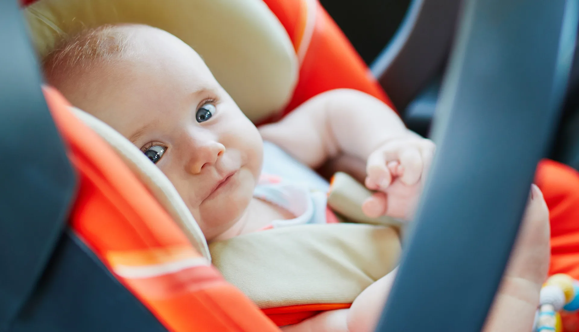 Consigli per garantire la sicurezza dei neonati in automobile